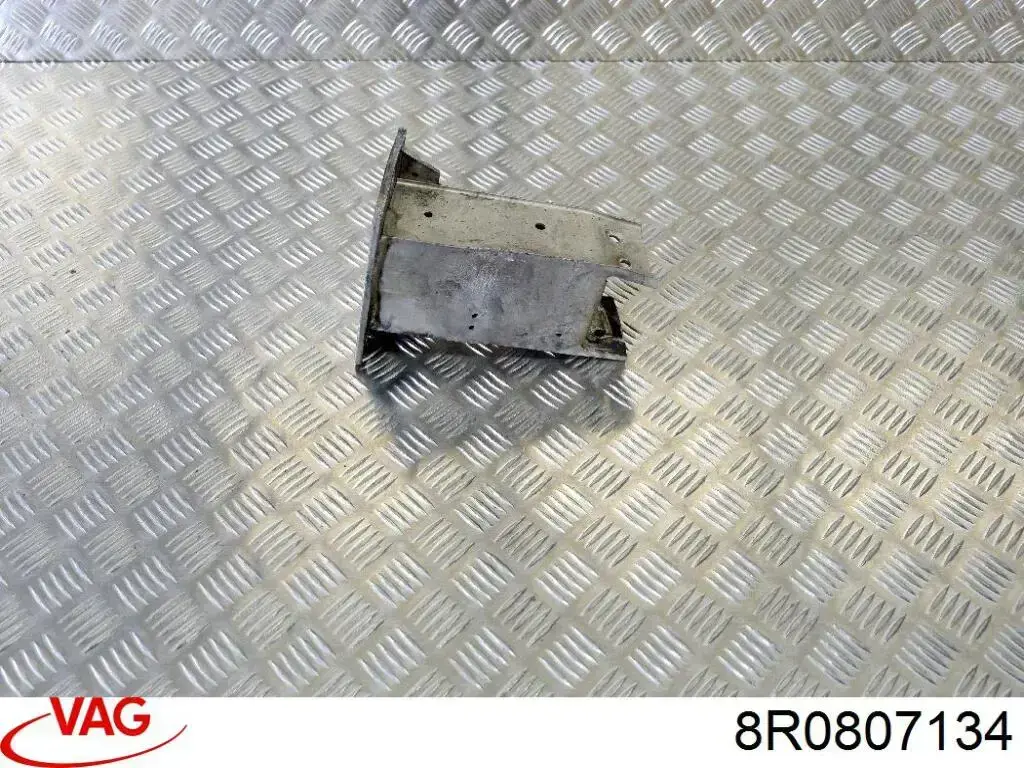 Купить 8R0807134 VAG Кронштейн усилителя переднего бампера
