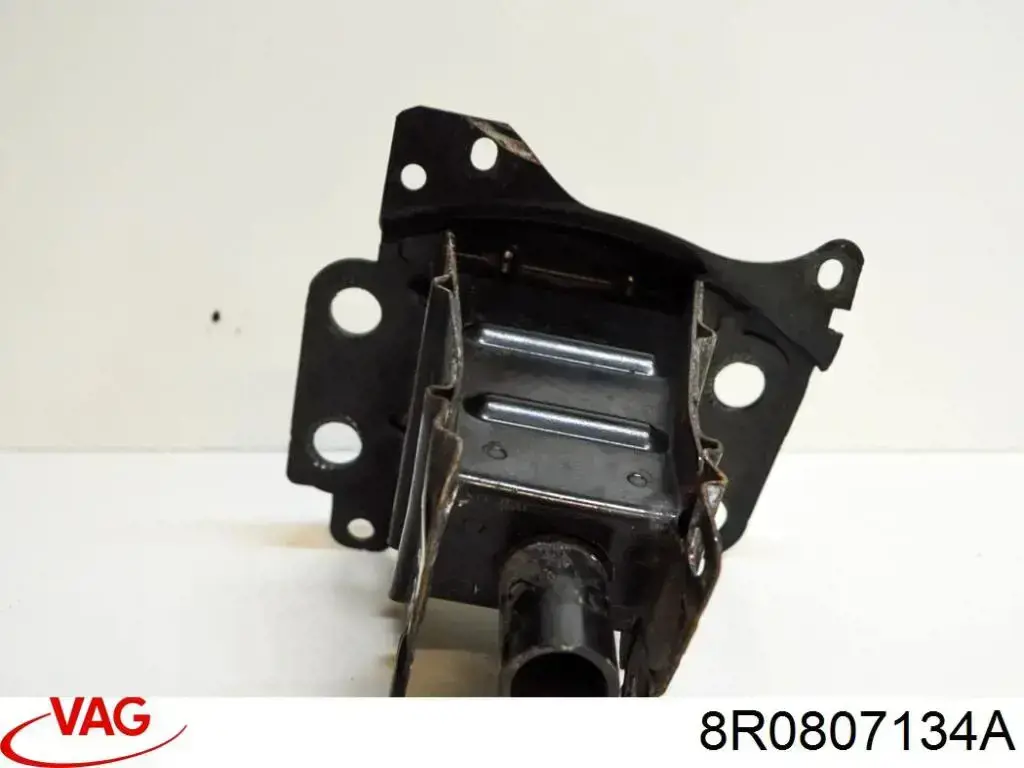 Купить 8R0807134A VAG Кронштейн усилителя переднего бампера