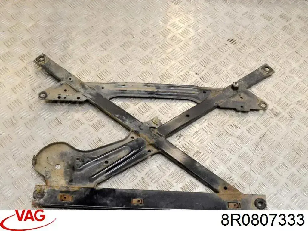 8R0807333 VAG Левое крепление переднего бампера