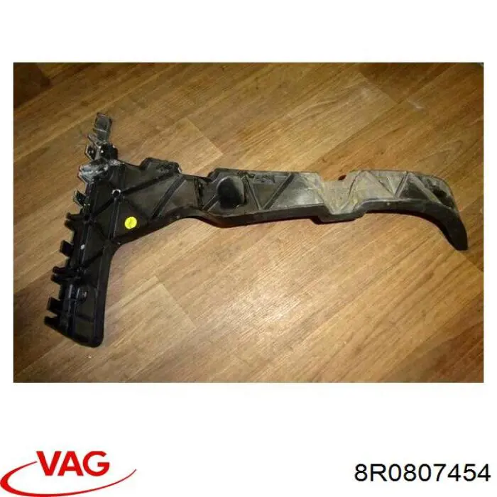 Направляющая заднего бампера, правая VAG 8R0807454