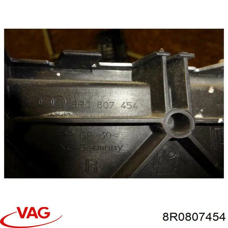 8R0807454 VAG Направляющая заднего бампера правая