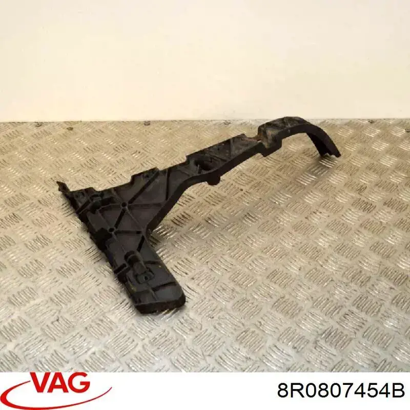8R0807454B VAG Направляющая заднего бампера правая