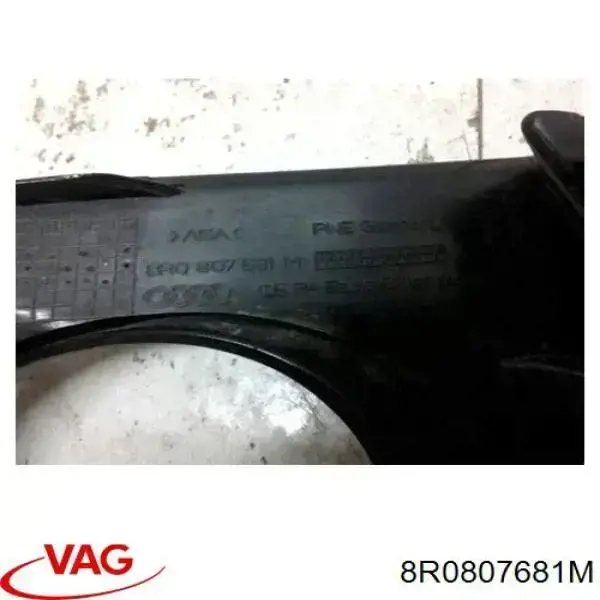  VAG 8R0807681M