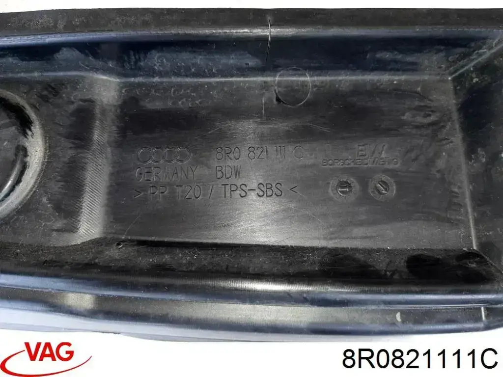 Купить 8R0821111C VAG Уплотнитель крыла