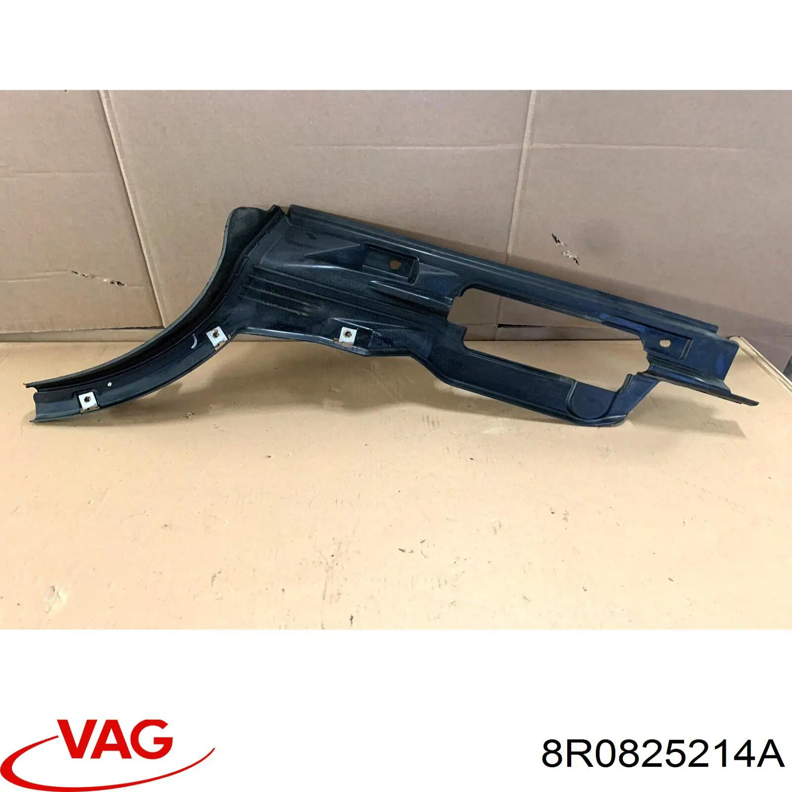 Защита днища, левая VAG 8R0825214A