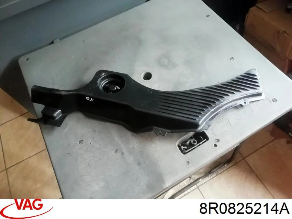 Защита днища левая VAG 8R0825214A цена, от 54.48 USD