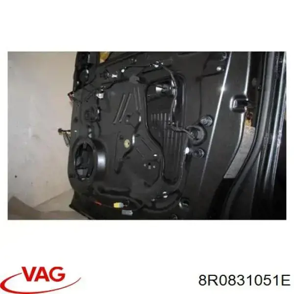 8R0831051E VAG Водительская дверь