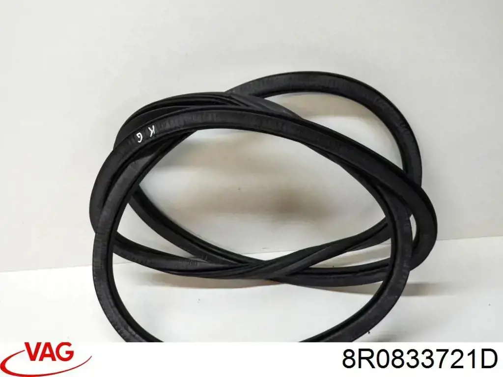 Уплотнитель двери задней (на двери) 8R0833721E VAG