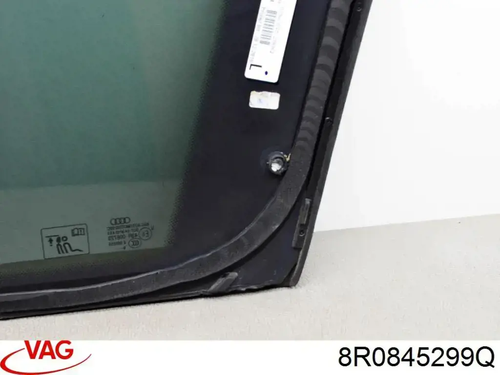 Стекло багажного отсека, левое VAG 8R0845299Q