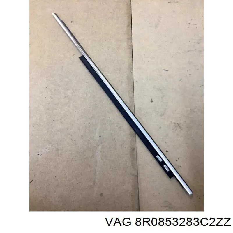 8R0853283C VAG Молдинг опускного стекла двери передней, левой