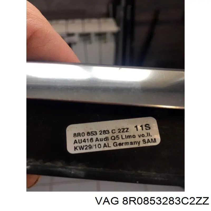 Молдинг опускного стекла двери передней левой VAG 8R0853283C цена, от 19.17 USD