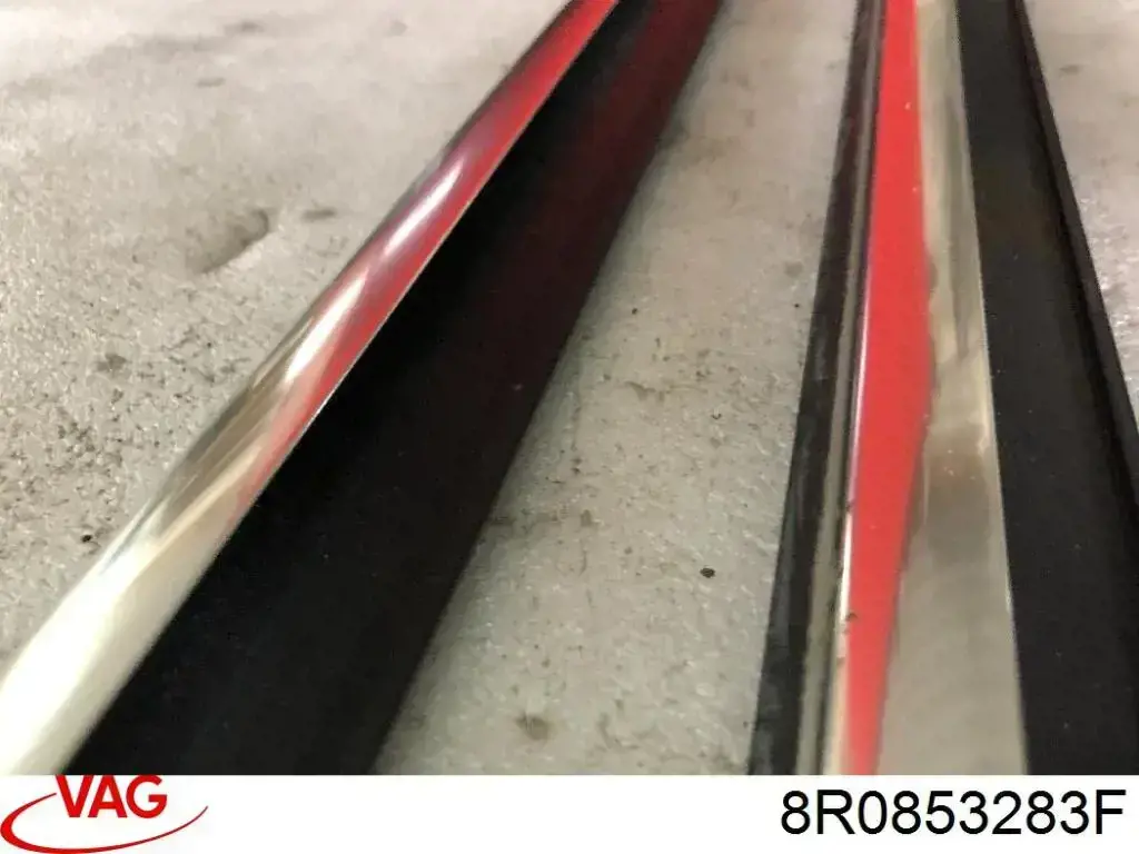 Купить 8R0853283F VAG Молдинг опускного стекла двери передней левой
