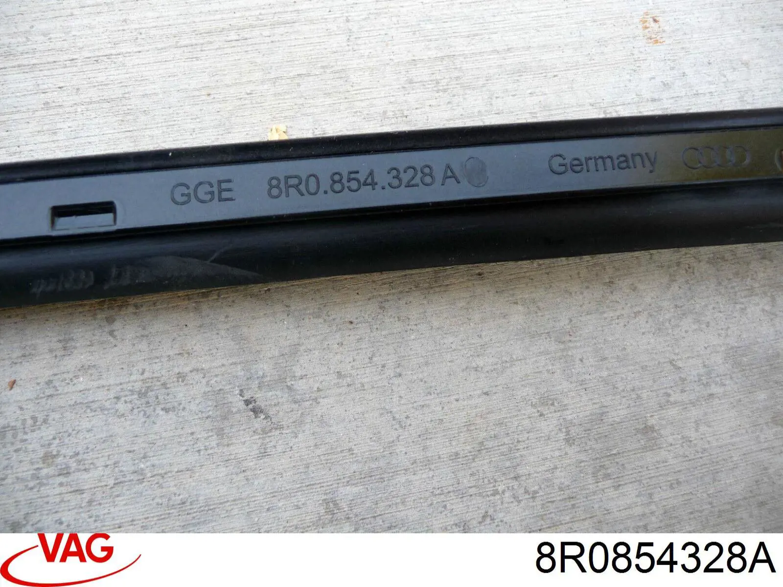 Молдинг ветрового стекла правый VAG 8R0854328A01CREF цена, от 18.64 USD