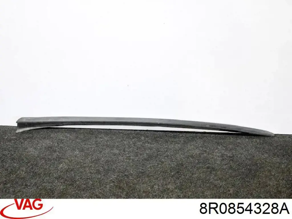 Купить 8R0854328A01CREF VAG Правый молдинг ветрового стекла