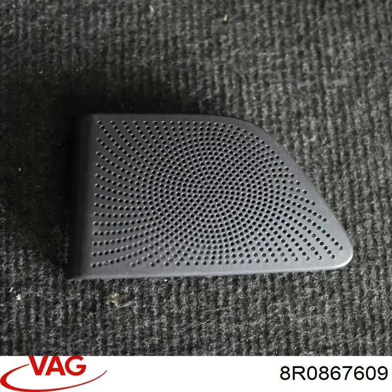 Обшивка-облицовка крышки багажника VAG 8R0867609