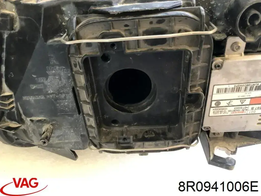Правая фара ZAD111600R Signeda