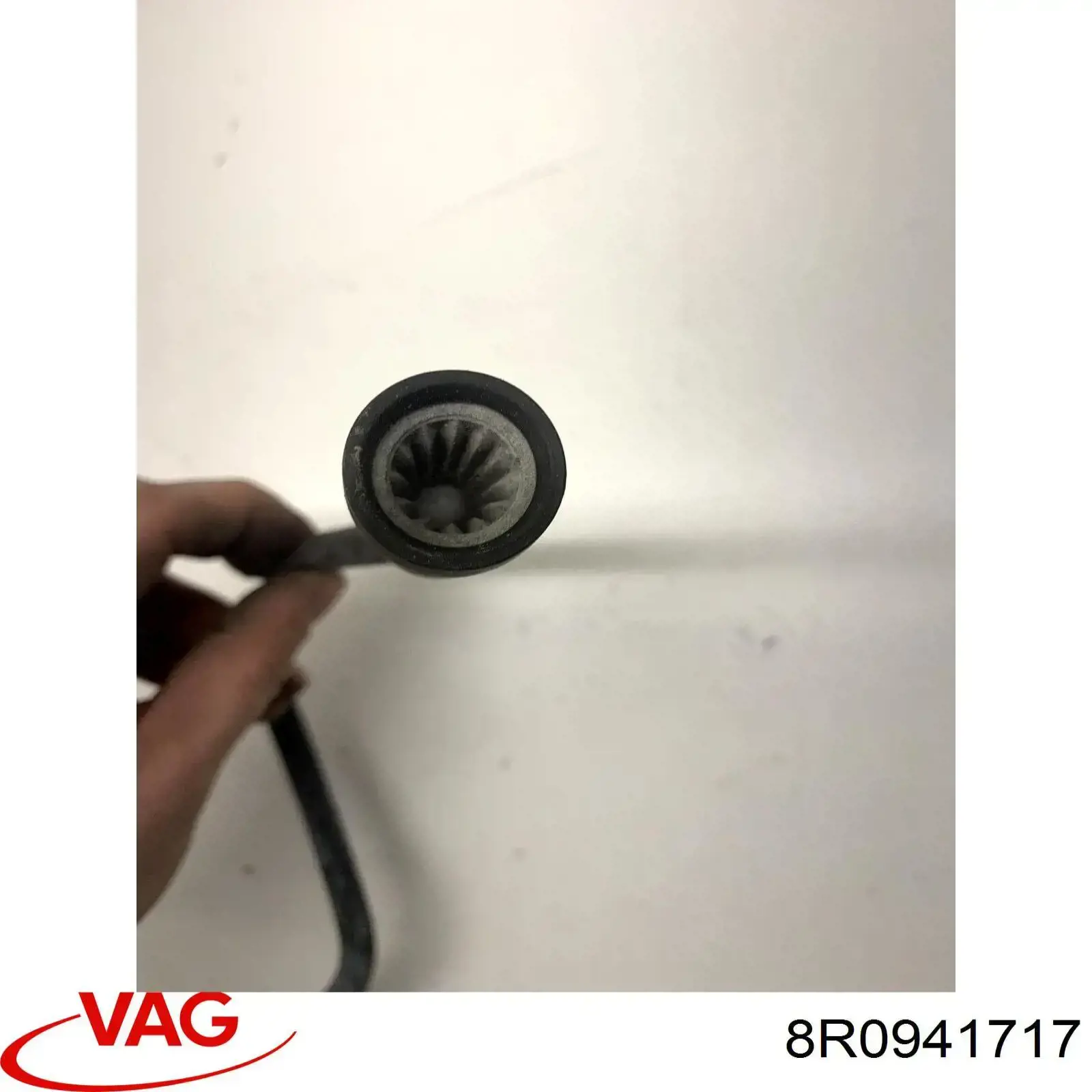 Трубка омывателя фар VAG 8R0941717
