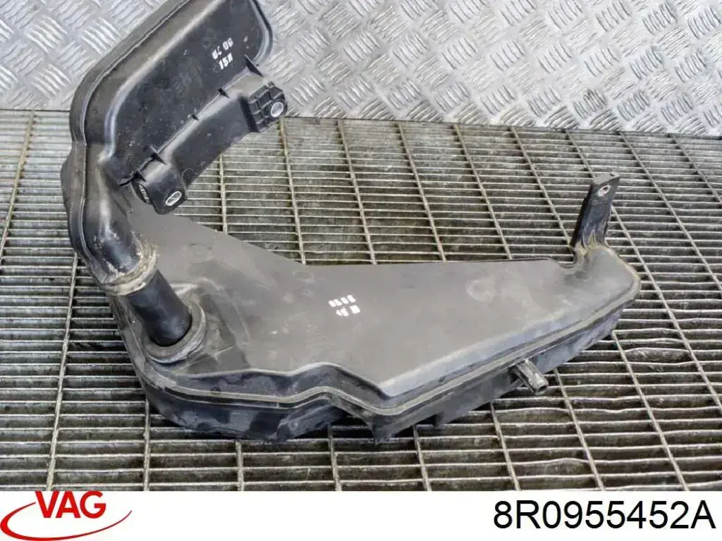 Горловина бачка омывателя VAG 8R0955452A цена, от 3.70 USD