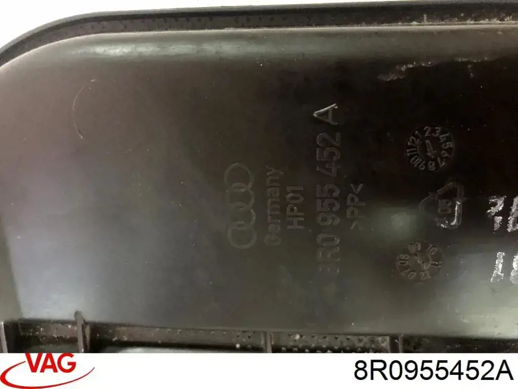 Горловина бачка омывателя 8R0955452A VAG