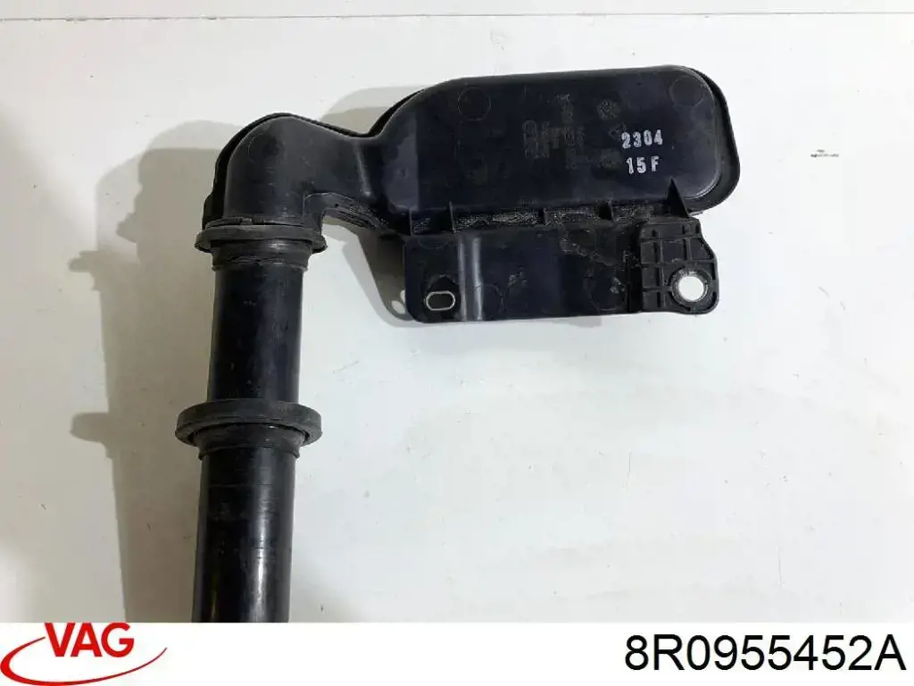Горловина бачка омывателя VAG 8R0955452A