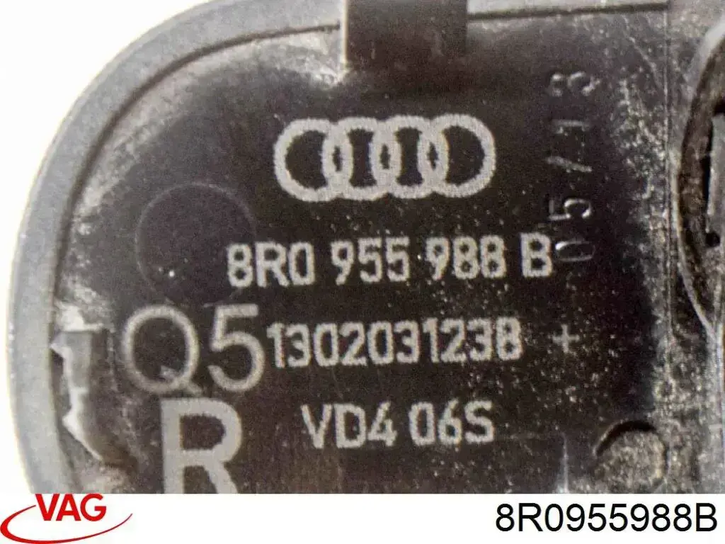 Форсунка омывателя правая VAG 8R0955988B