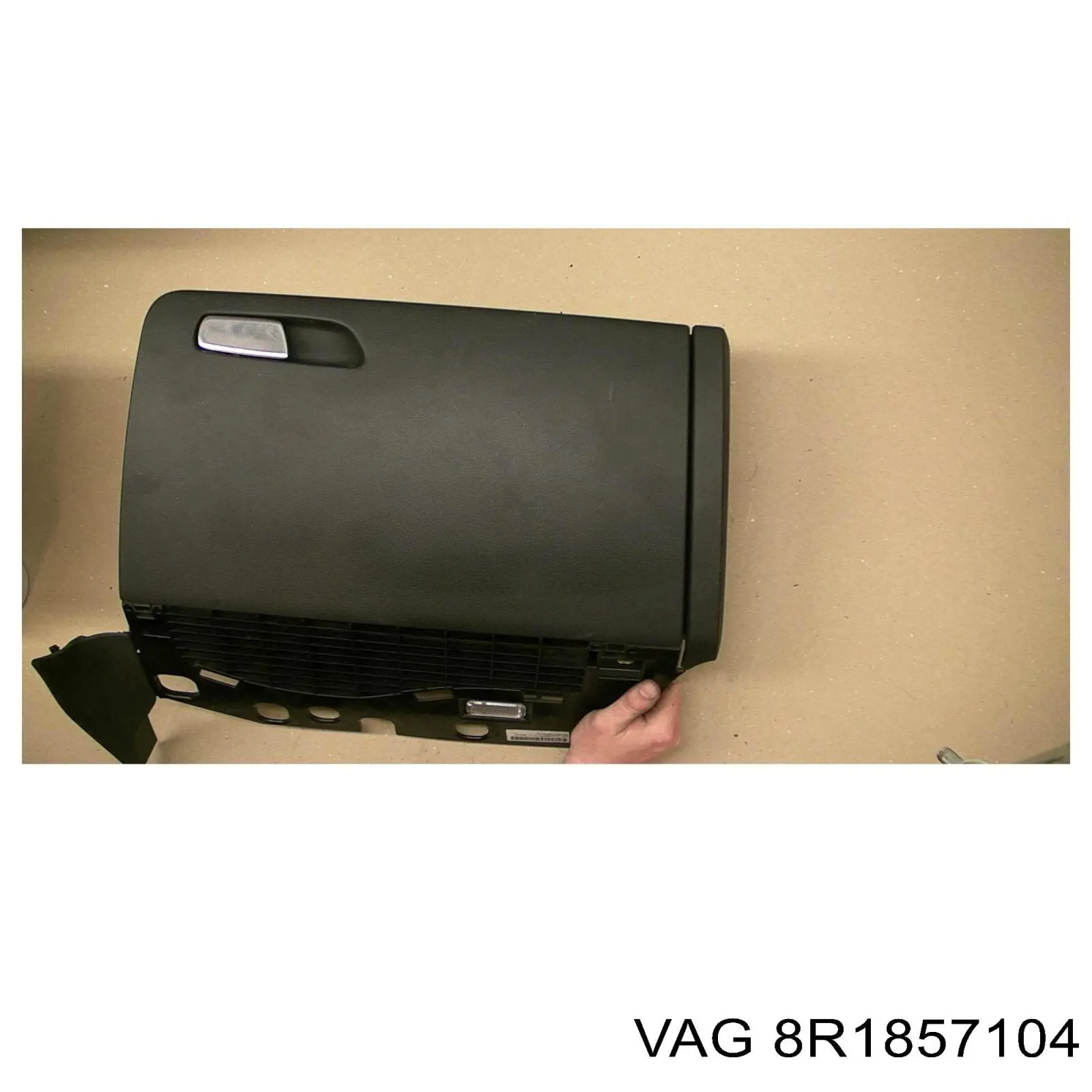 Купить 8R1857104 VAG 