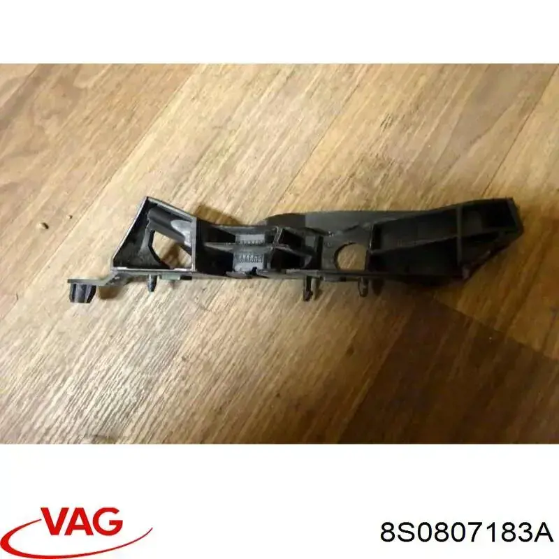 8S0807183A VAG Направляющая переднего бампера левая