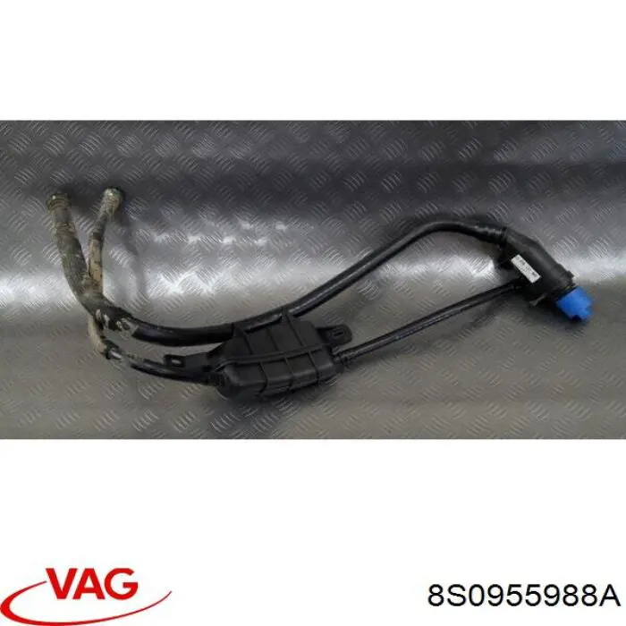 8S0955988A VAG Сопло омывателя лобового стекла правое
