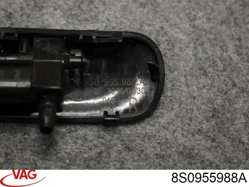 Купить 8S0955988A VAG Форсунка омывателя стекла лобового, правая