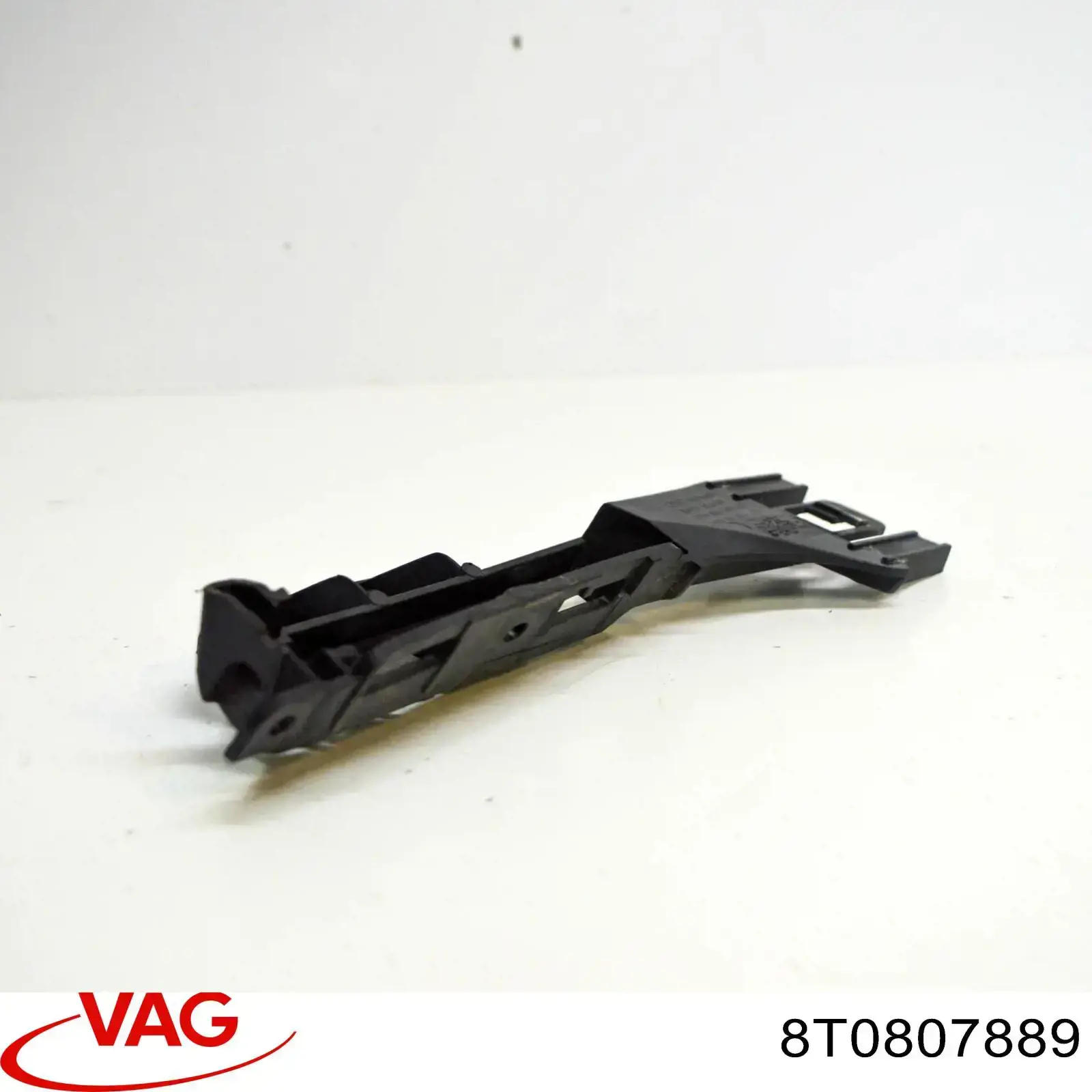 Купить 8T0807889 VAG Направляющая заднего бампера левая