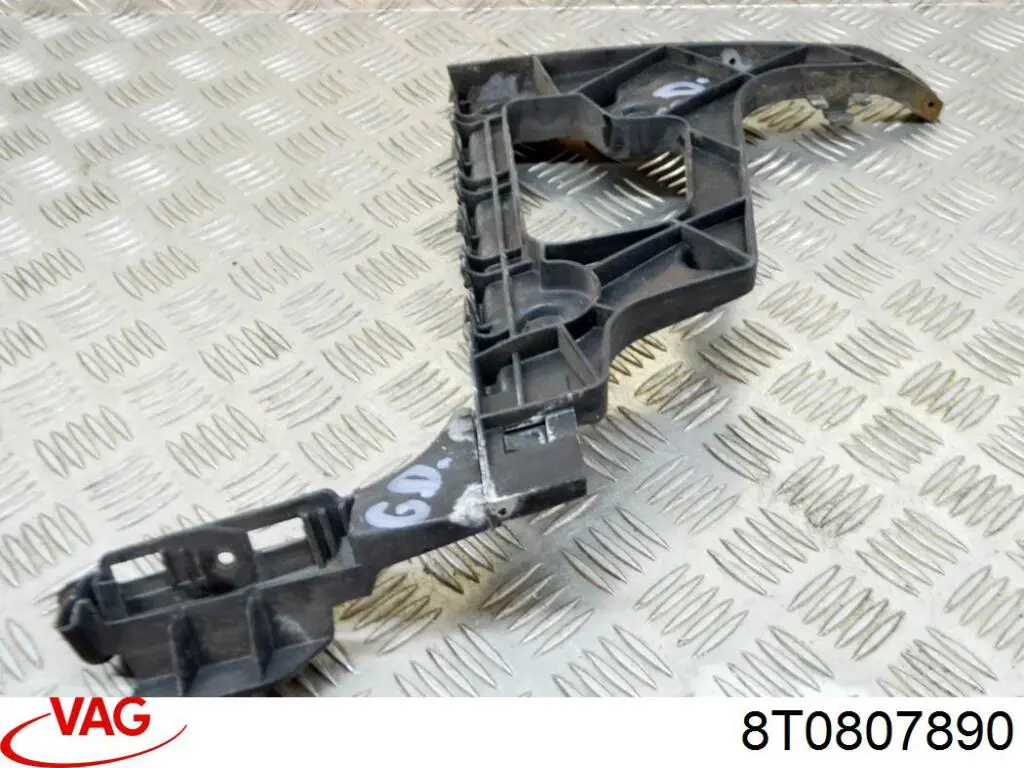 Направляющая заднего бампера правая VAG 8T0807890 цена, от 12.67 USD
