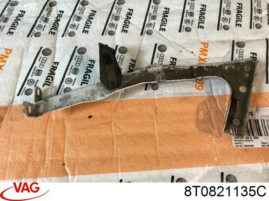 Купить 8T0821135B VAG Кронштейн крепления крыла переднего левого передний