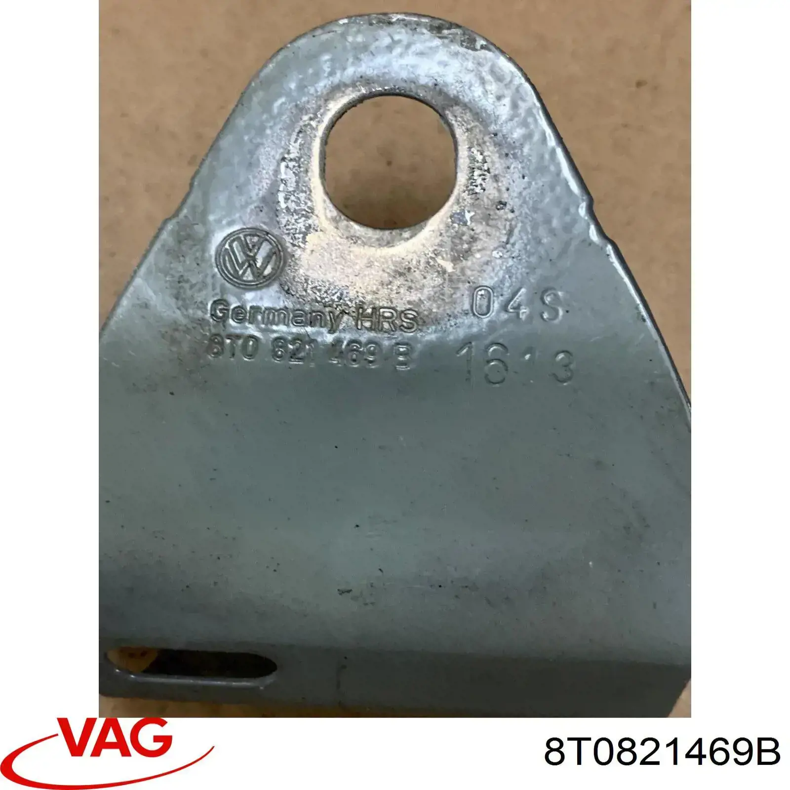 Кронштейн крепления крыла переднего левого задний 8T0821469B VAG
