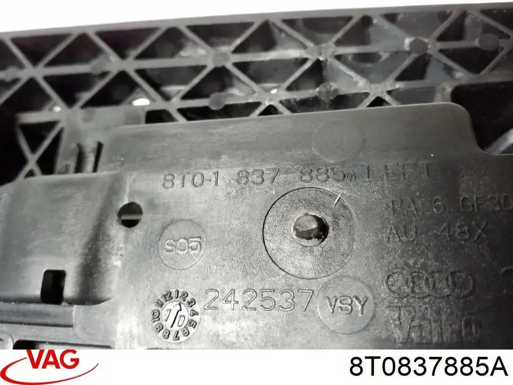 Держатель наружной ручки двери задней левой 8T0837885A VAG
