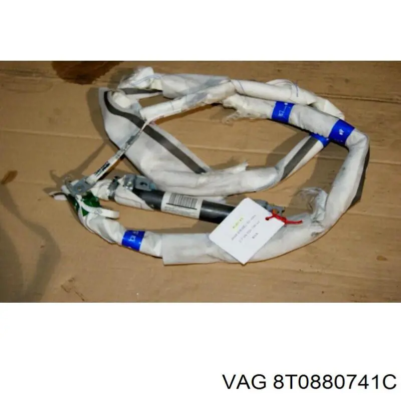 Шторка боковая, левая 8T0880741B VAG