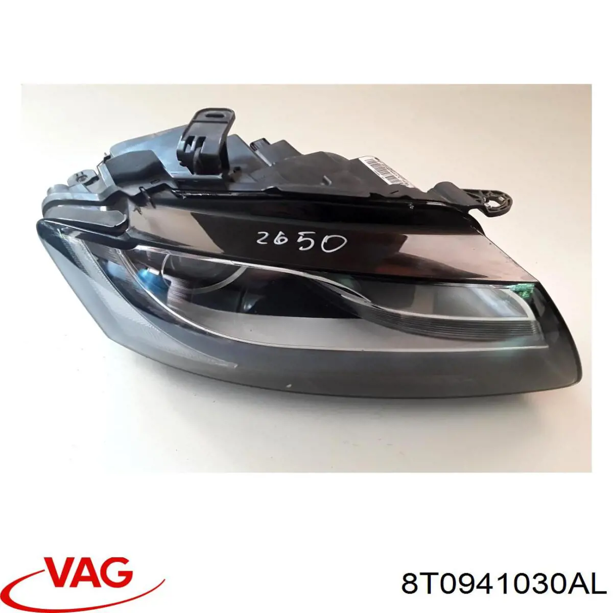 Правая фара 8T0941030AL VAG