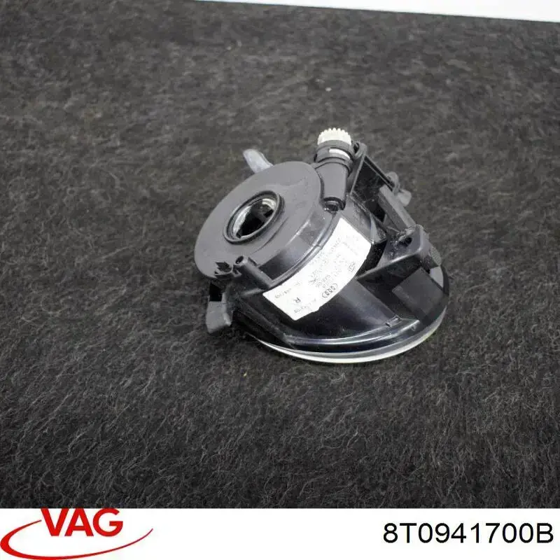 Фара противотуманная правая 8T0941700B VAG