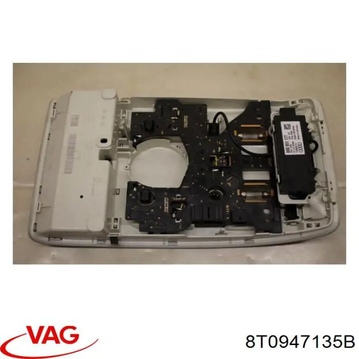 Плафон освещения кабины VAG 8T0947135B