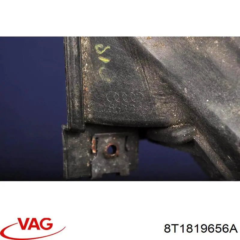 Купить 8T1819656A VAG Воздуховод (распределитель воздуха под "торпедо") правый