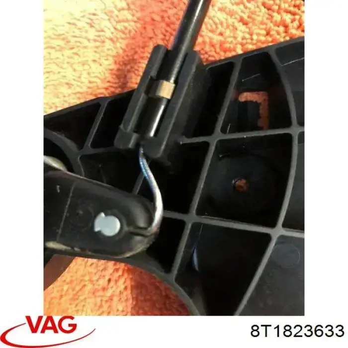 Купить 8T1823633 VAG Кронштейн ручки открывания капота