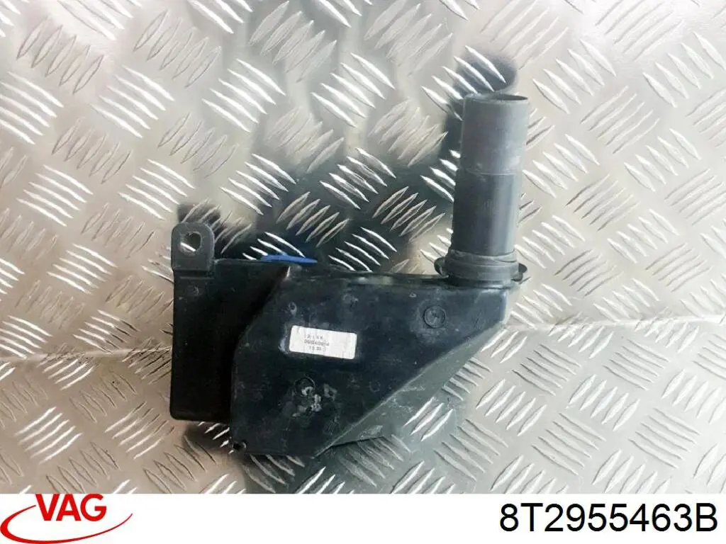 Горловина бачка омывателя 8T2955463B VAG