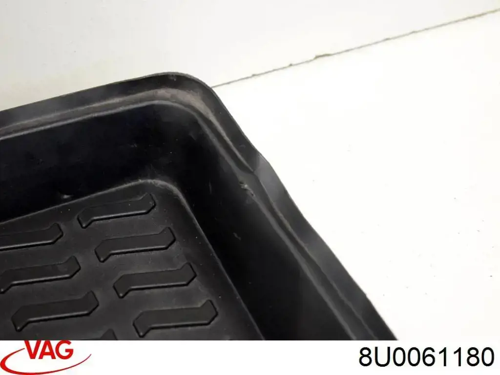 Коврик в багажник 8U0061180 VAG