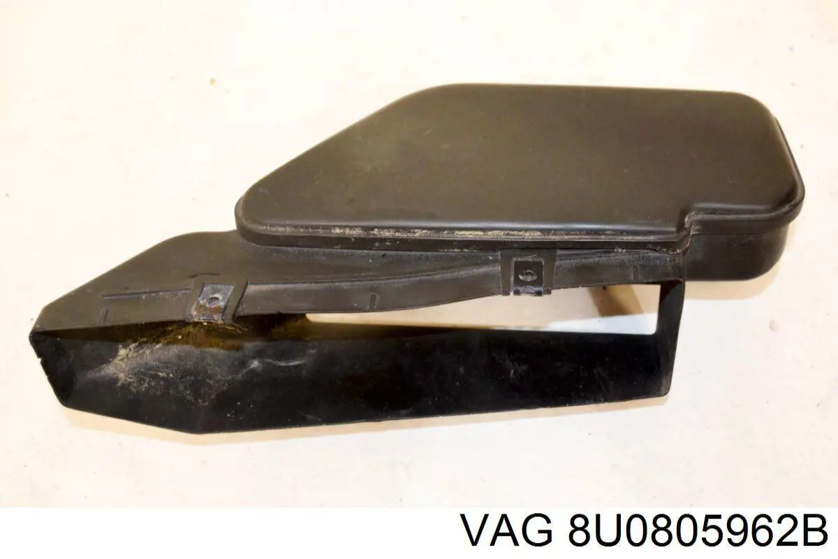 8U0805962B VAG 