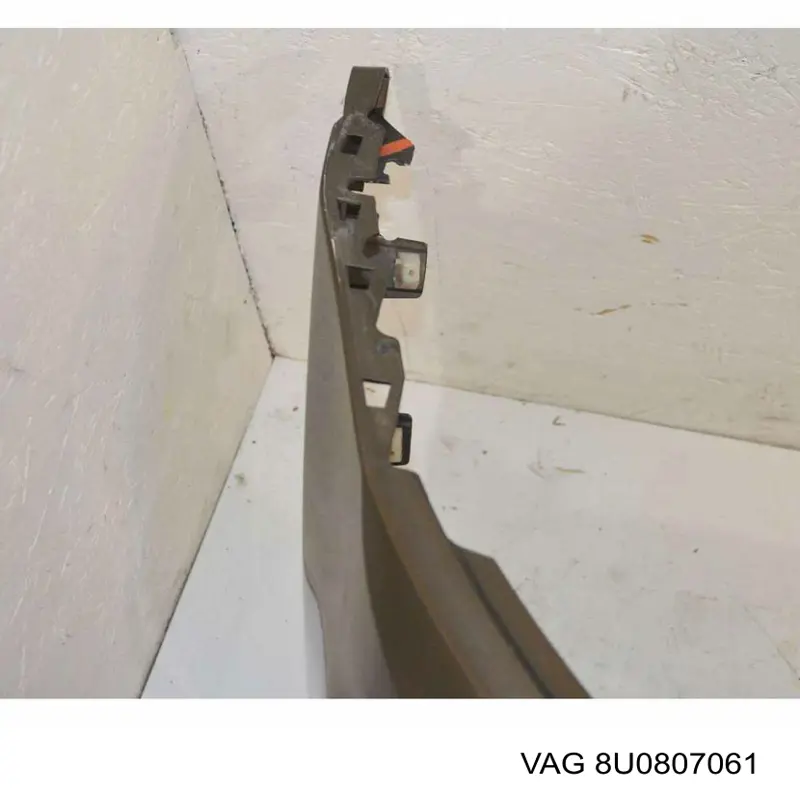 Спойлер переднего бампера 8U0807061 VAG