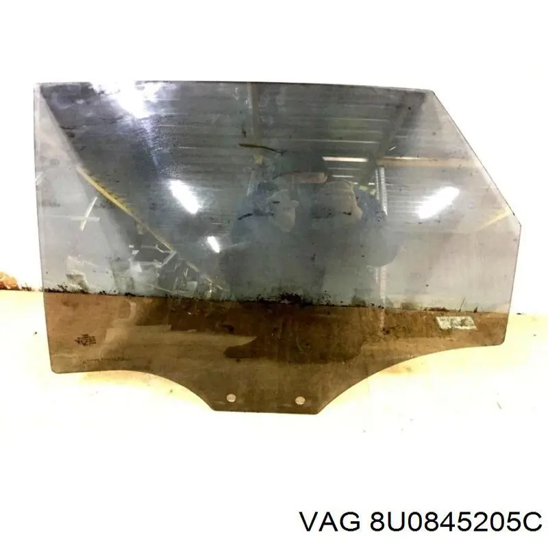 8U0845205C VAG Стекло двери задней левой