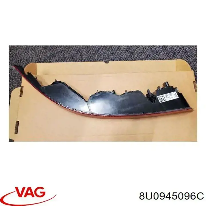 Фонарь заднего бампера правый 8U0945096C VAG