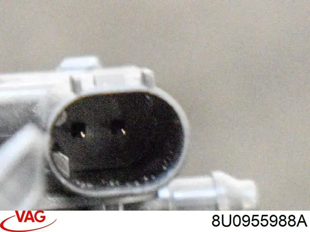 Купить 8U0955988A VAG Форсунка омывателя стекла лобового, правая