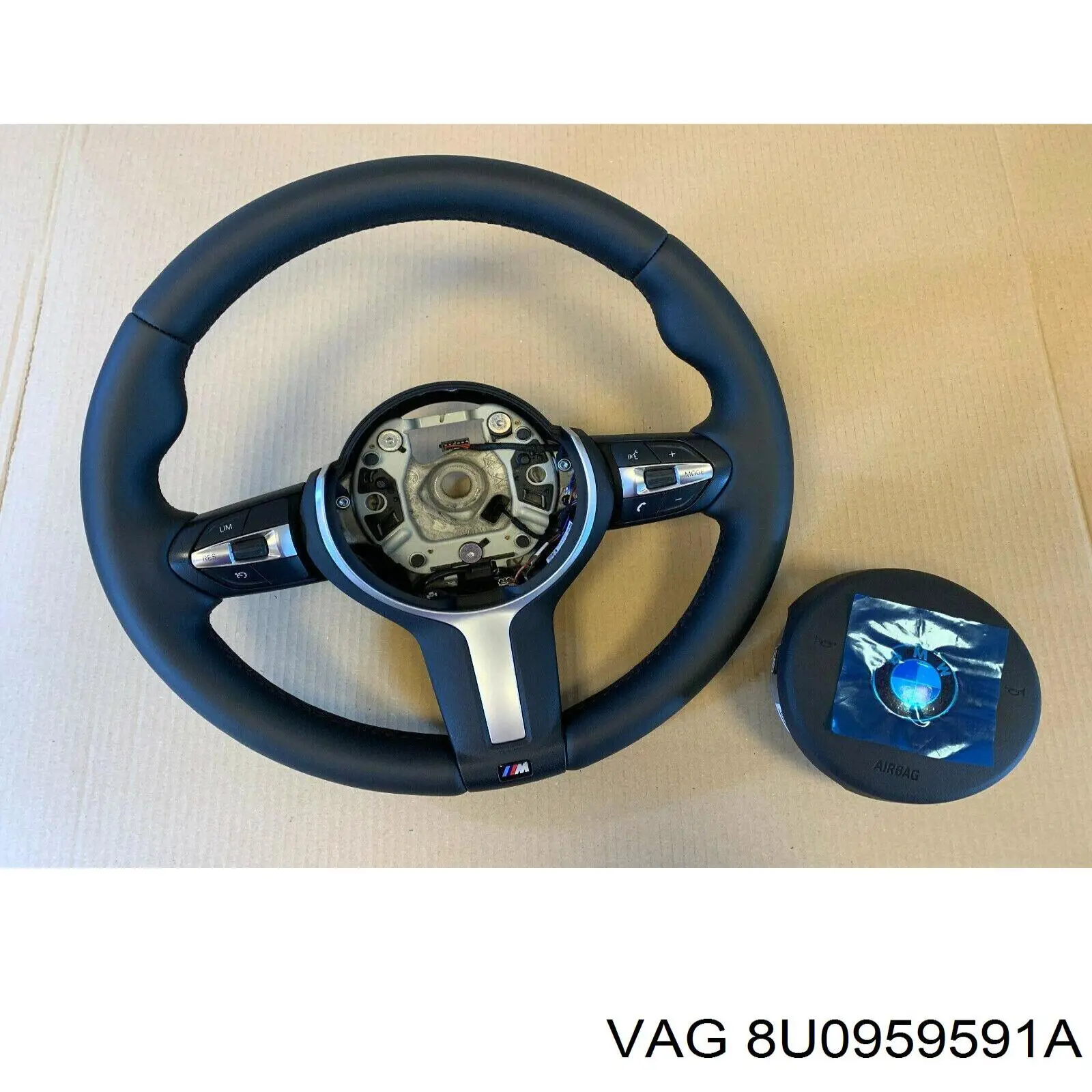 Мотор привода люка VAG 8U0959591A цена, от 57.14 USD