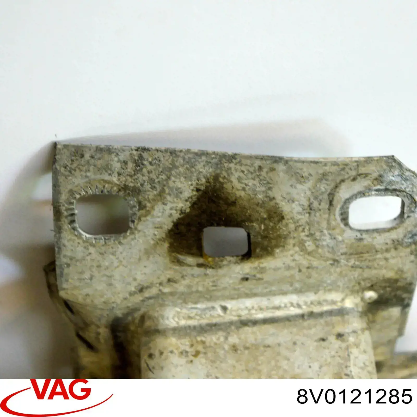 Верхний дефлектор радиатора 8V0121285 VAG