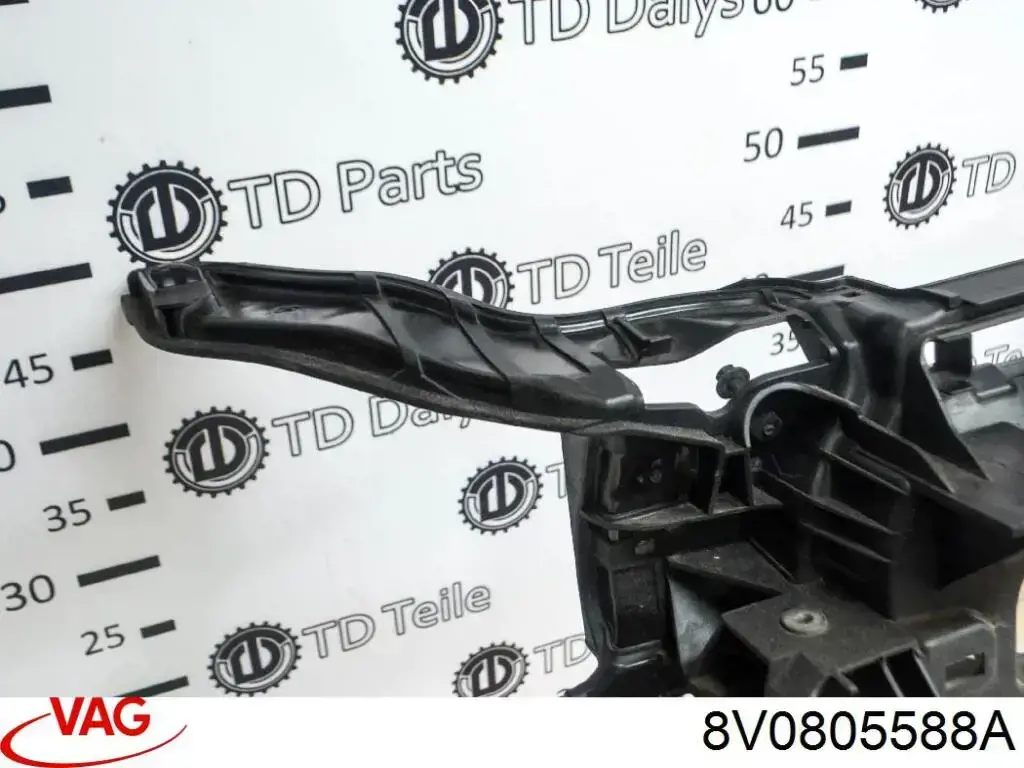 8V0805588A VAG suporte do radiador montado (painel de montagem de fixação das luzes)